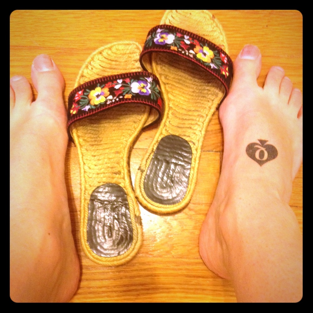 Very well-worn women's sandals, ladies's size 7 👡